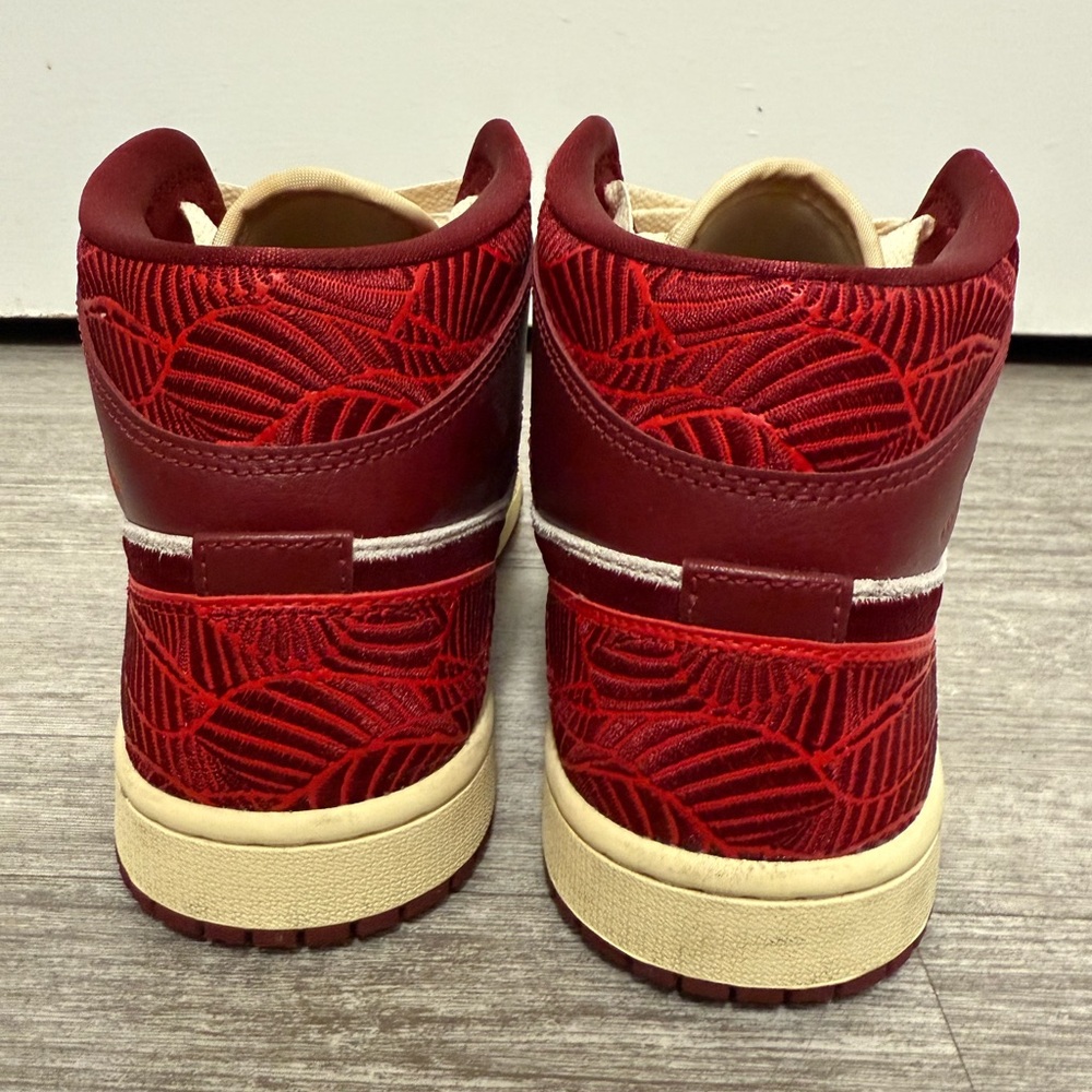 Jordan 1 Mid SE Tiki Leaf Team Red Men’s 10 Authentic - Picture 3 of 4